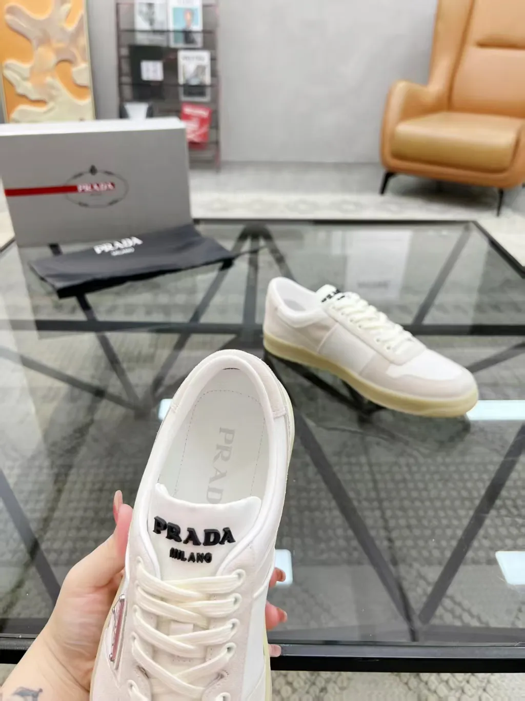 Factory P420💰Prada new men's leather sports shoes, the highest version on the market, any comparison is welcome🆚! The original leather has excellent texture and is super high-end! Fetal sheep net lining imported from Italy, removable pad! Luxurious materials and fine workmanship, highly recommended! Code number: 38--45